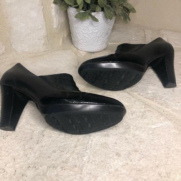 Indigo by Clarks black leather/patent leather low booties sz 10 - Picture 4 of 9